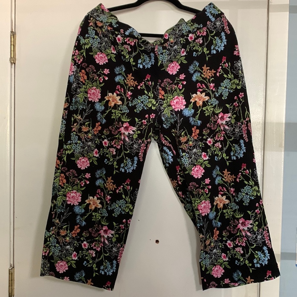 Avenue size 16 Capri pants